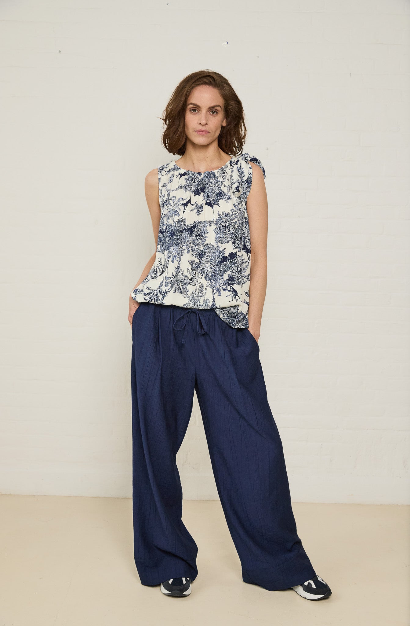 Top Julia Jungle print | Off White / Navy
