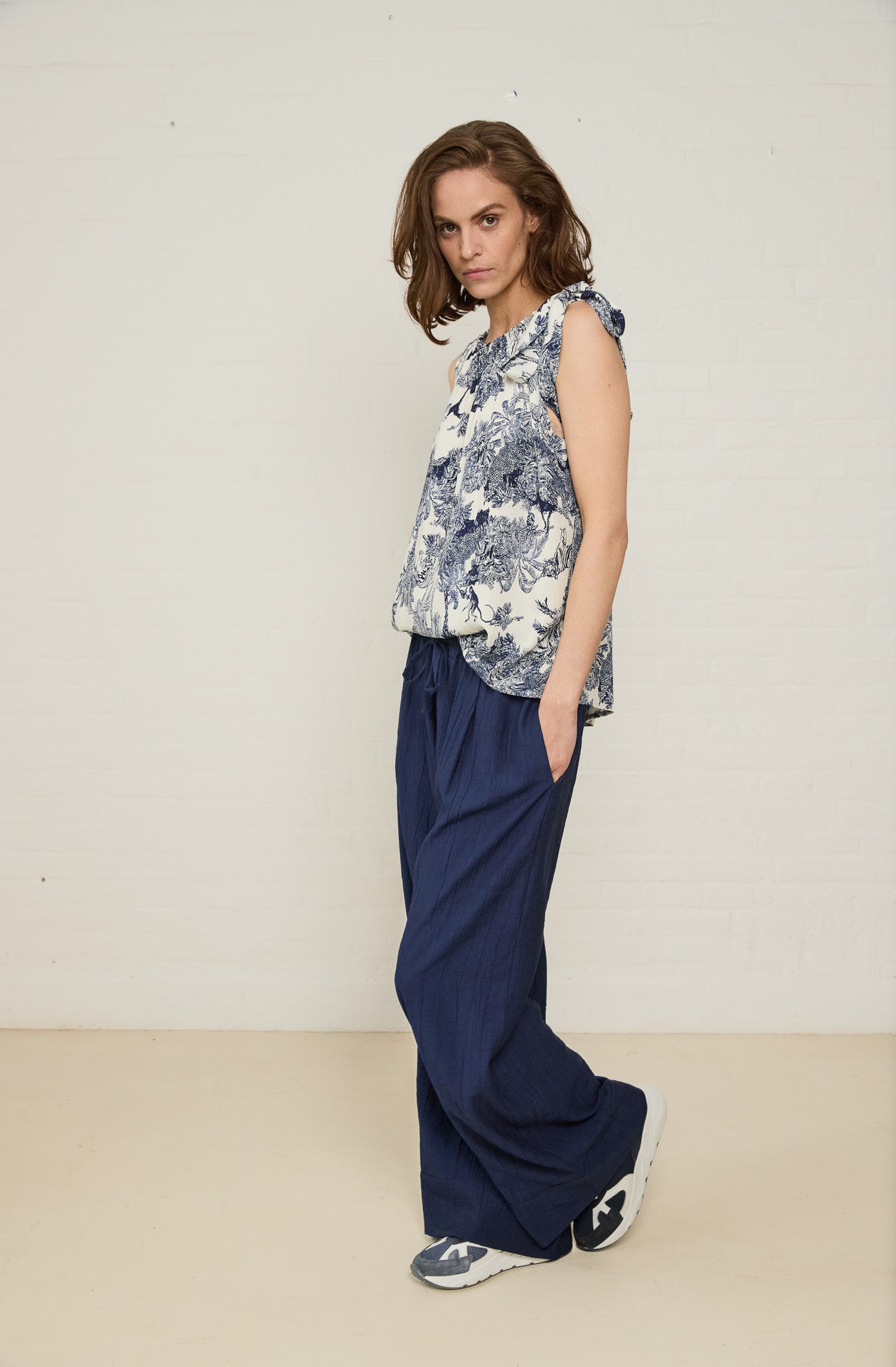 Top Julia Jungle print | Off White / Navy