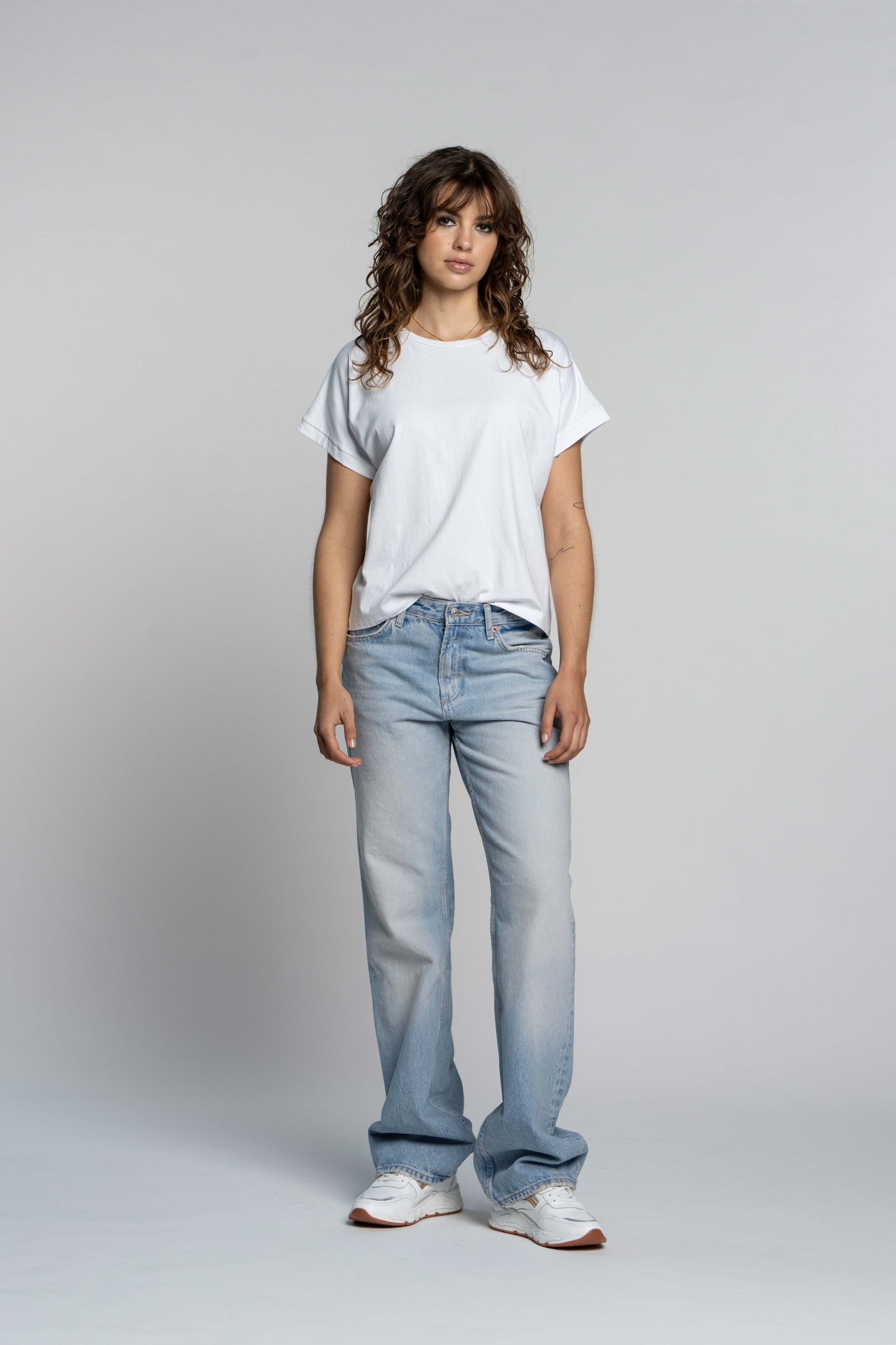 Tee Kyra | Super white