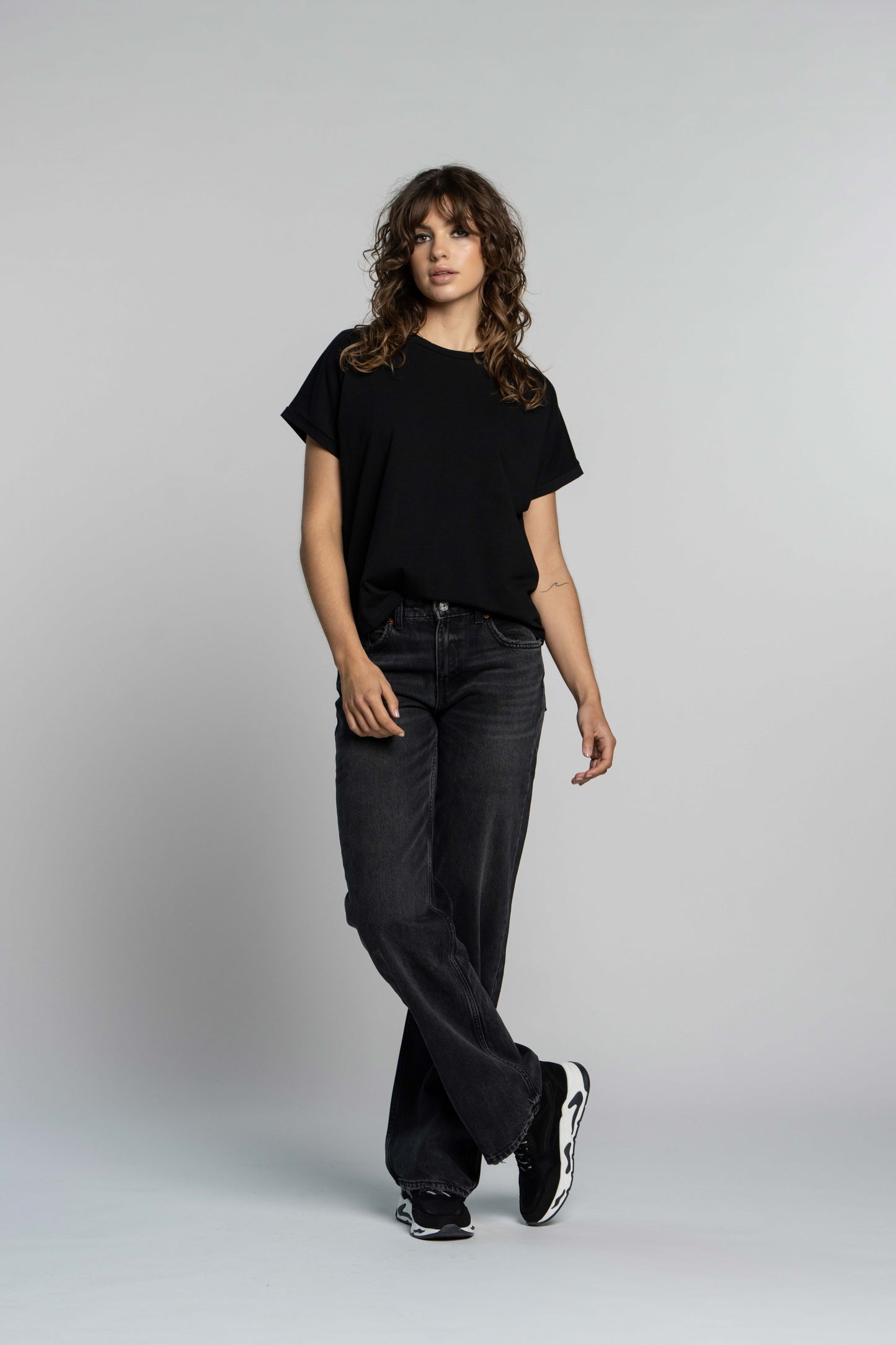 Tee Kyra | Black