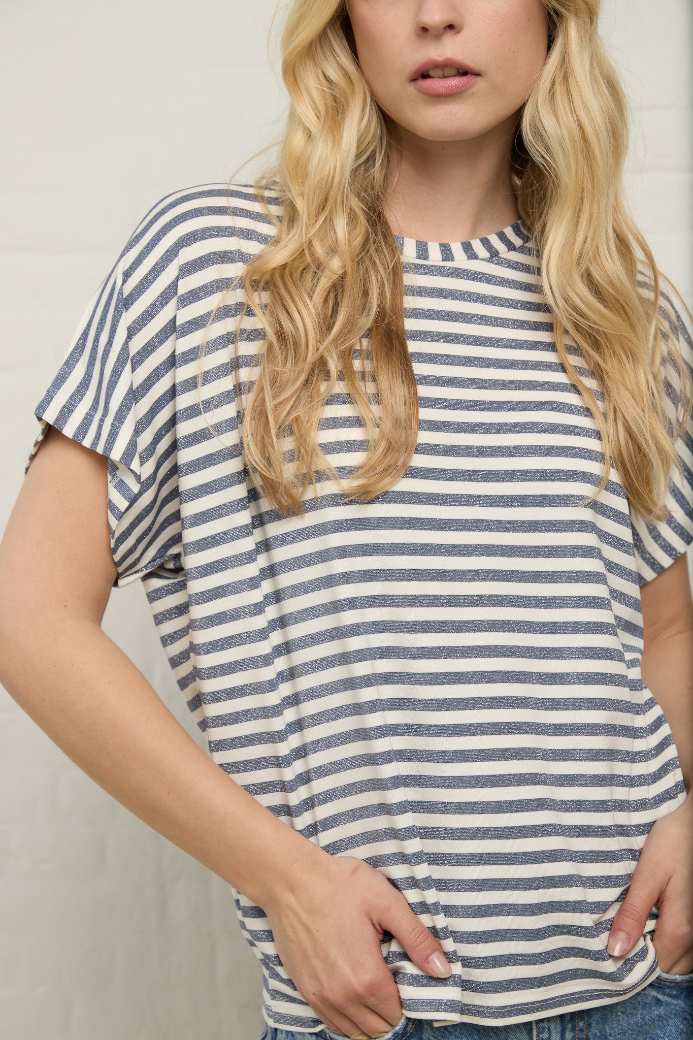 Tee Kyra | White / Blue