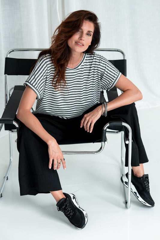 Tee Kyra | Black / Ecru