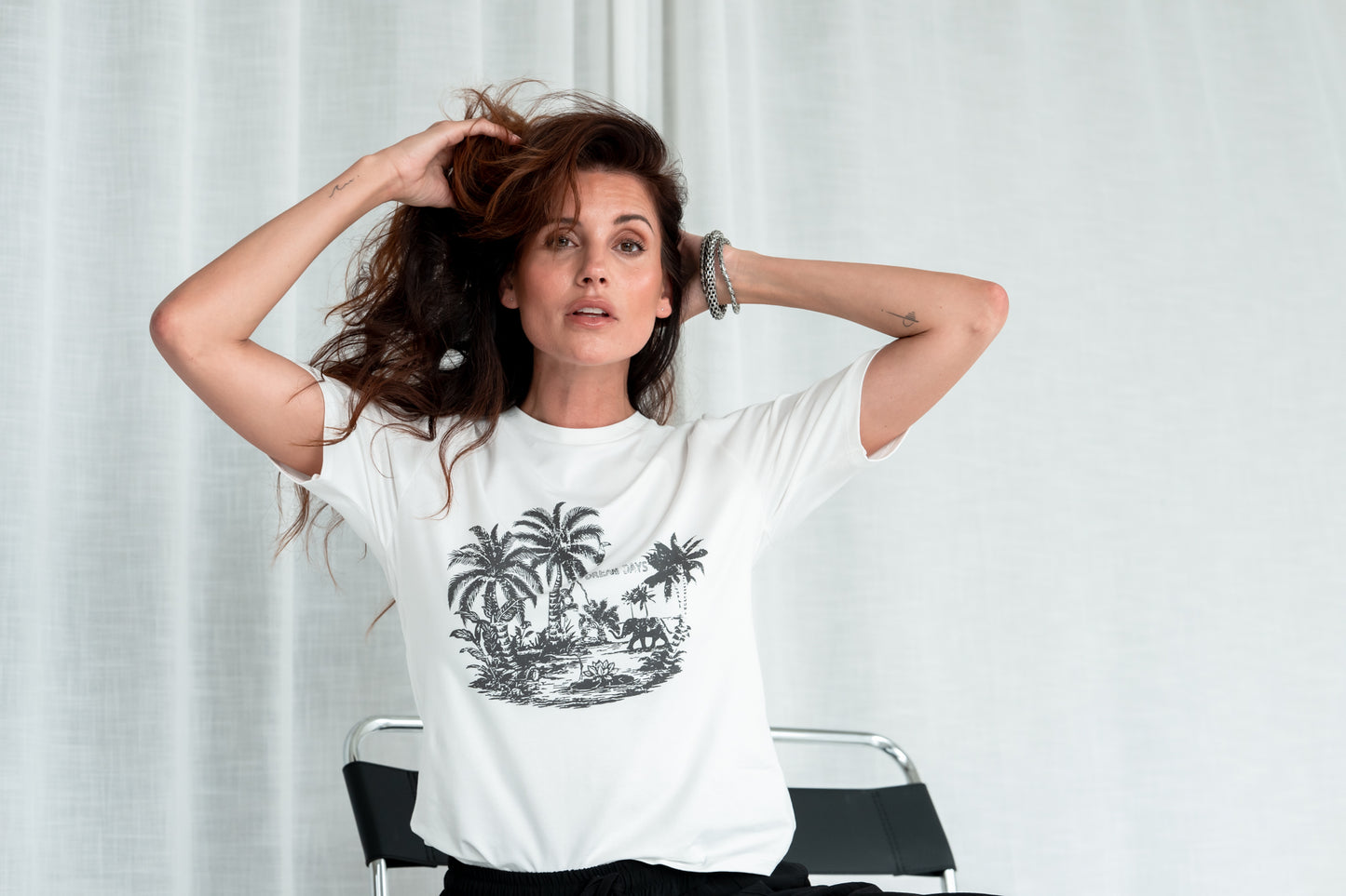 Tee Noa | White / Black